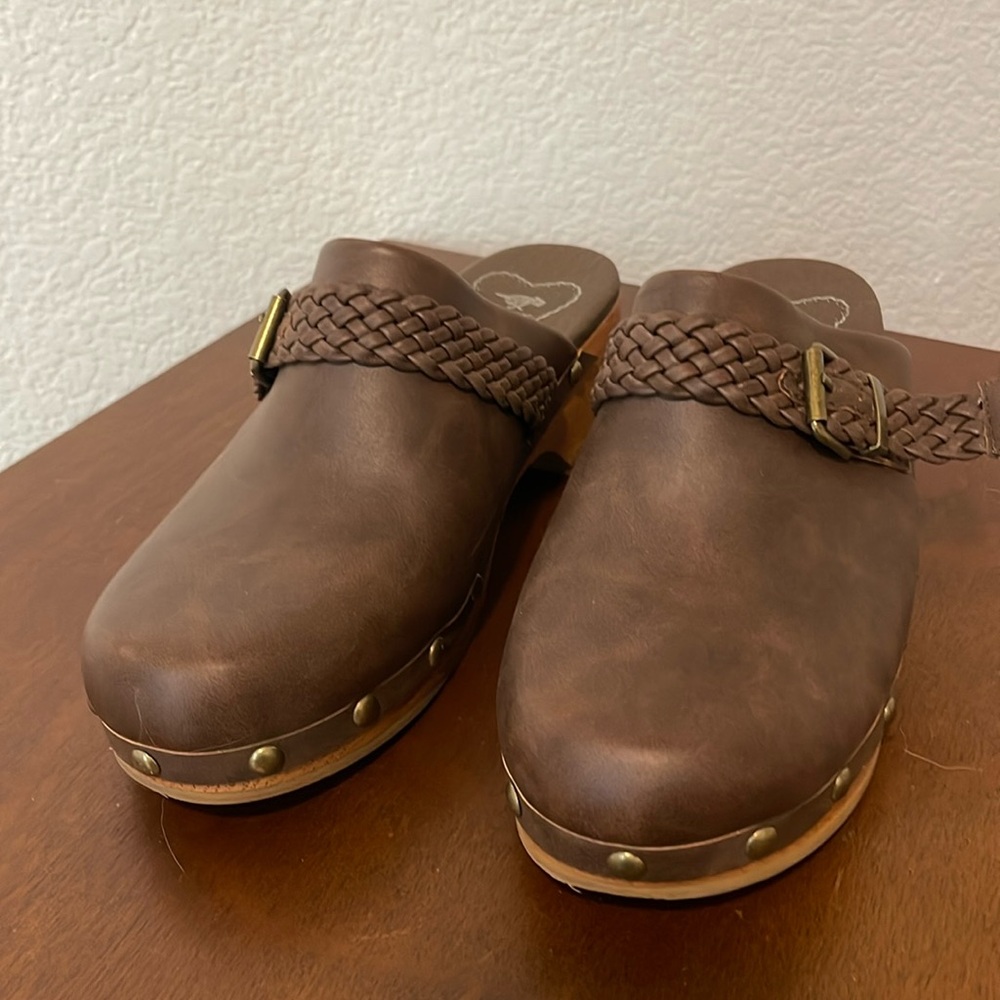 Rocketdog brown clogs